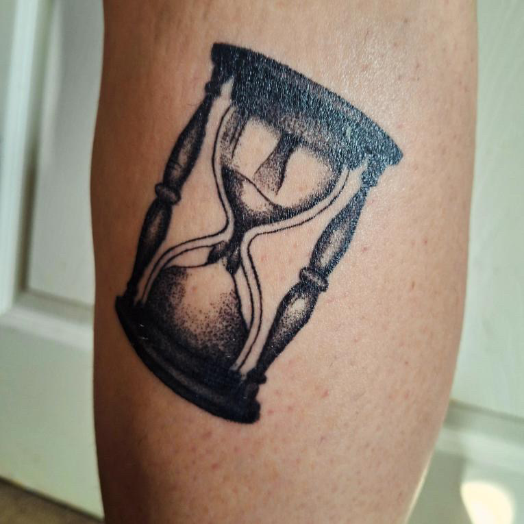 Hourglass in black and grey
